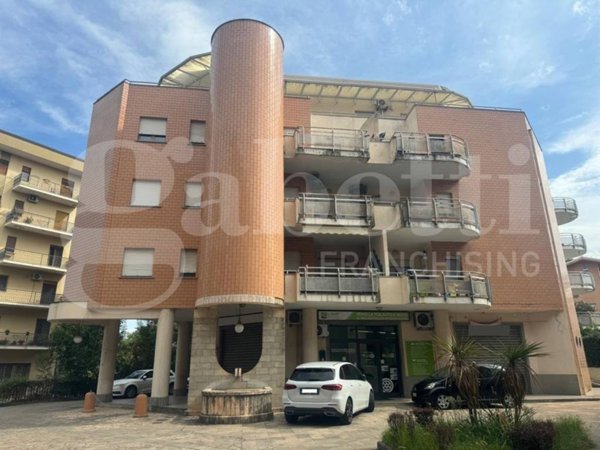 negozio in vendita a Rende in zona Roges