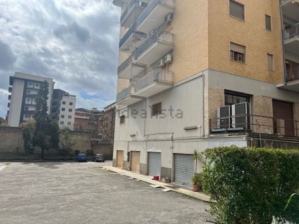 locale di sgombero in vendita a Rende in zona Quattromiglia