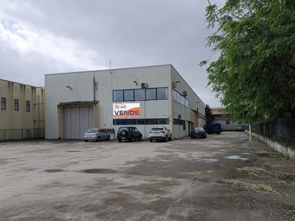 capannone in vendita a Rende