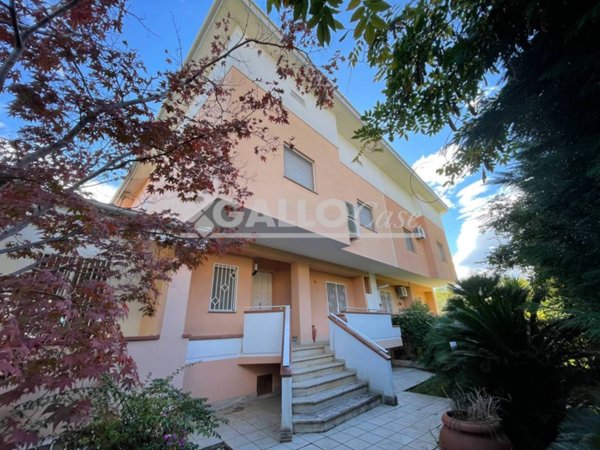 casa indipendente in vendita a Rende in zona Roges