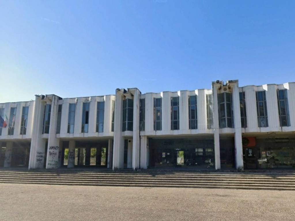 negozio in vendita a Rende in zona Roges