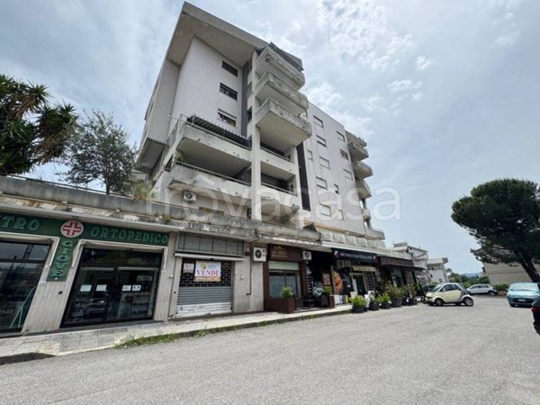negozio in vendita a Rende in zona Quattromiglia