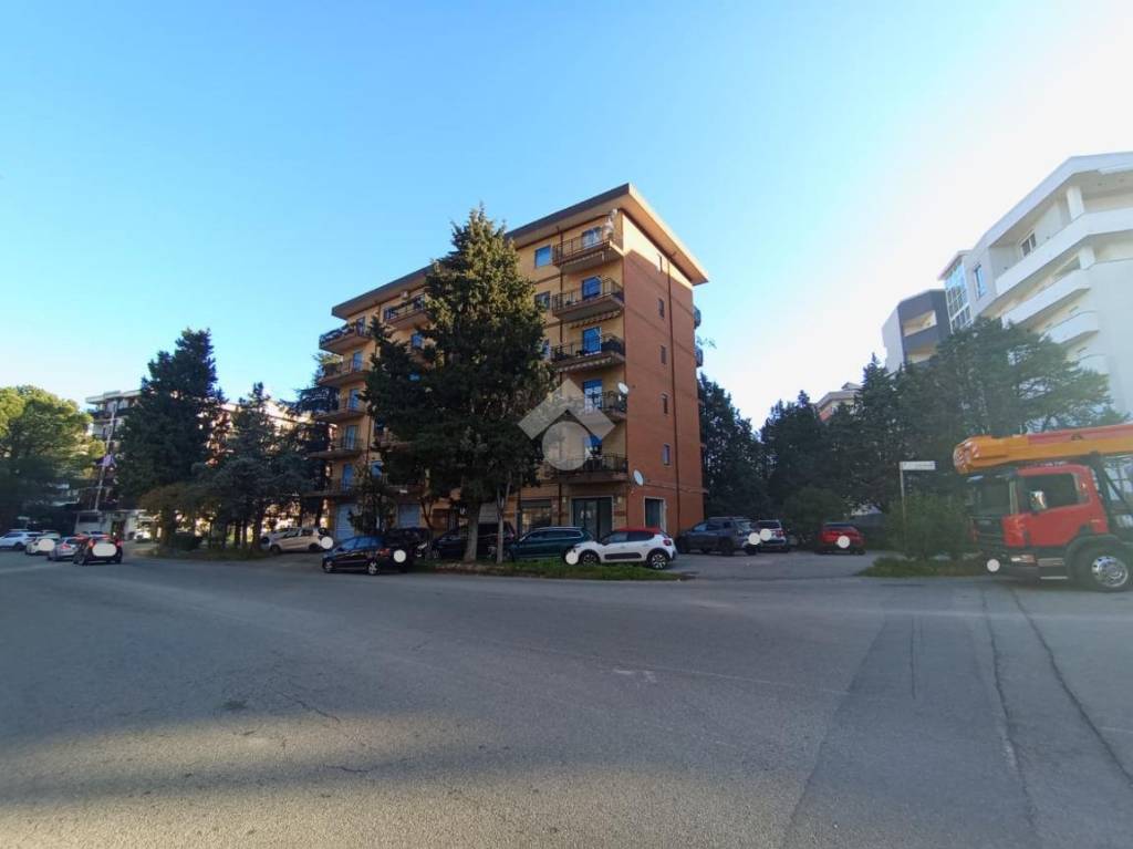 negozio in vendita a Rende