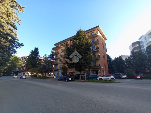 locale commerciale in vendita a Rende