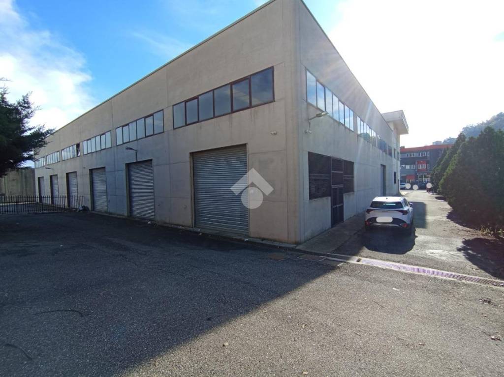 locale commerciale in vendita a Rende