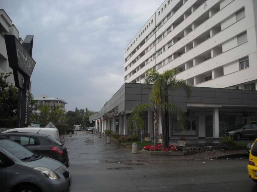 negozio in vendita a Rende in zona Quattromiglia