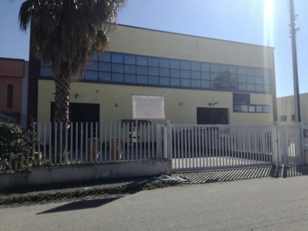 locale commerciale in vendita a Rende in zona Quattromiglia