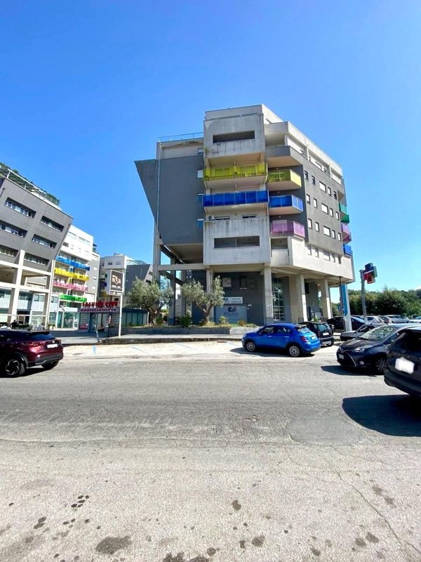 locale commerciale in vendita a Rende