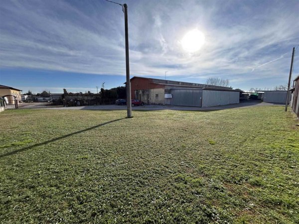 capannone in vendita a Rende in zona Santo Stefano