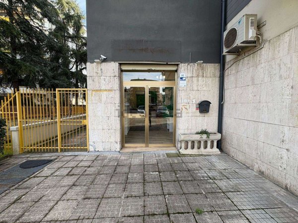 locale commerciale in vendita a Rende in zona Roges