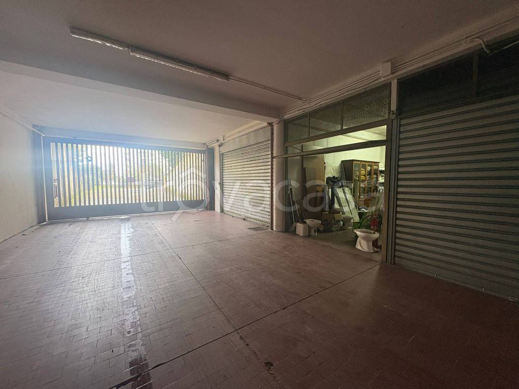 negozio in vendita a Rende