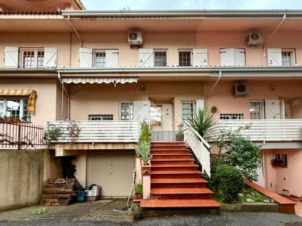 casa indipendente in vendita a Rende in zona Roges
