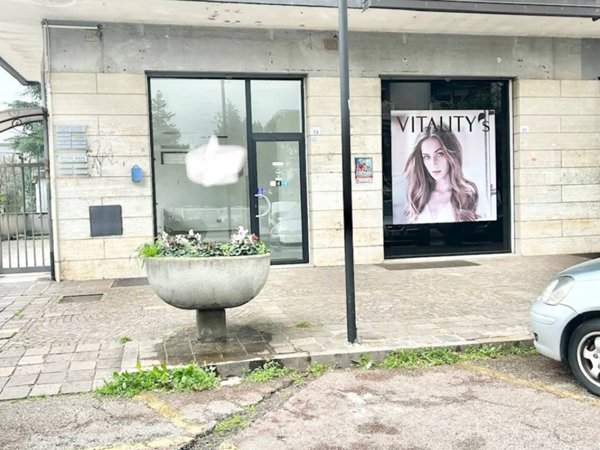 negozio in vendita a Rende in zona Roges