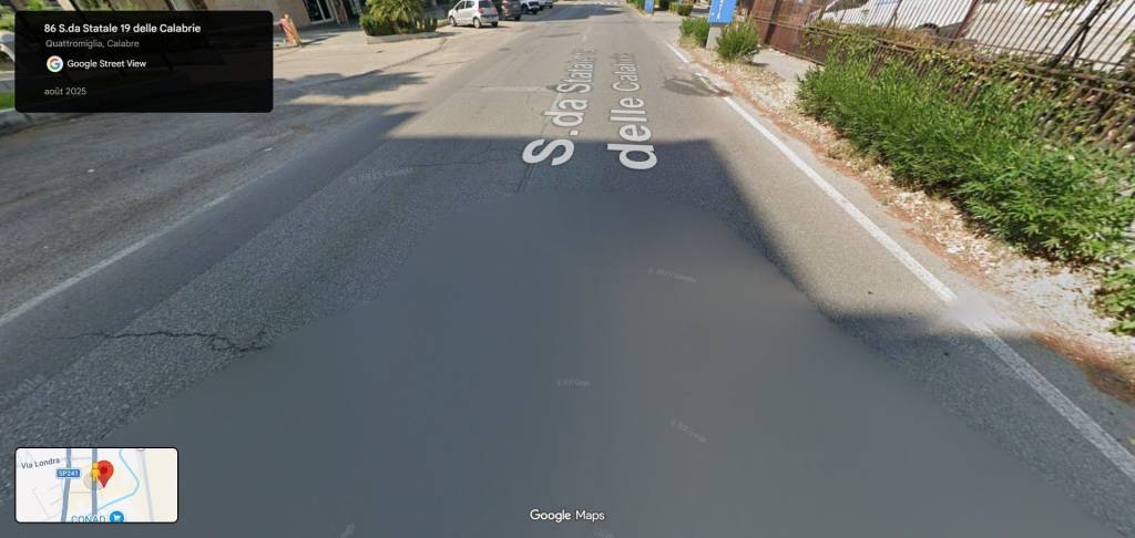 locale commerciale in vendita a Rende in zona Quattromiglia