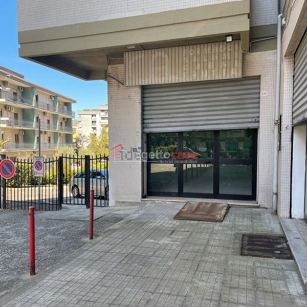 locale commerciale in vendita a Rende