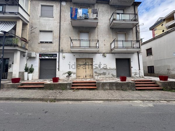 locale commerciale in vendita a Rende