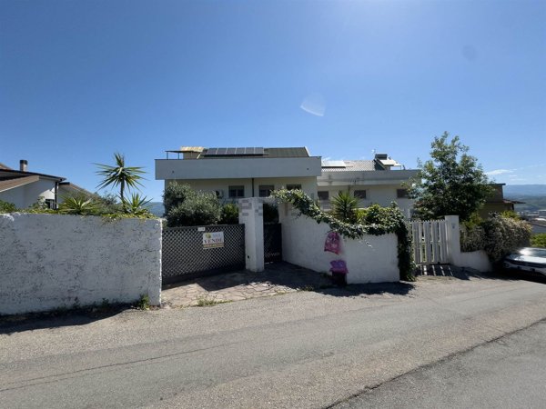 casa indipendente in vendita a Rende in zona Roges