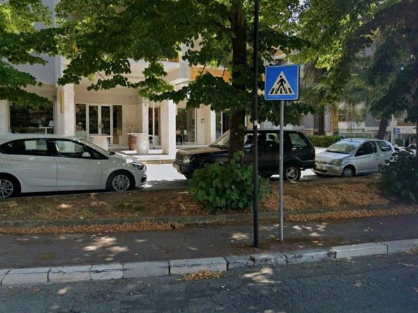 negozio in vendita a Rende in zona Roges