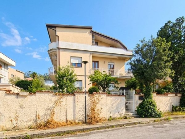 appartamento in vendita a Rende in zona Roges