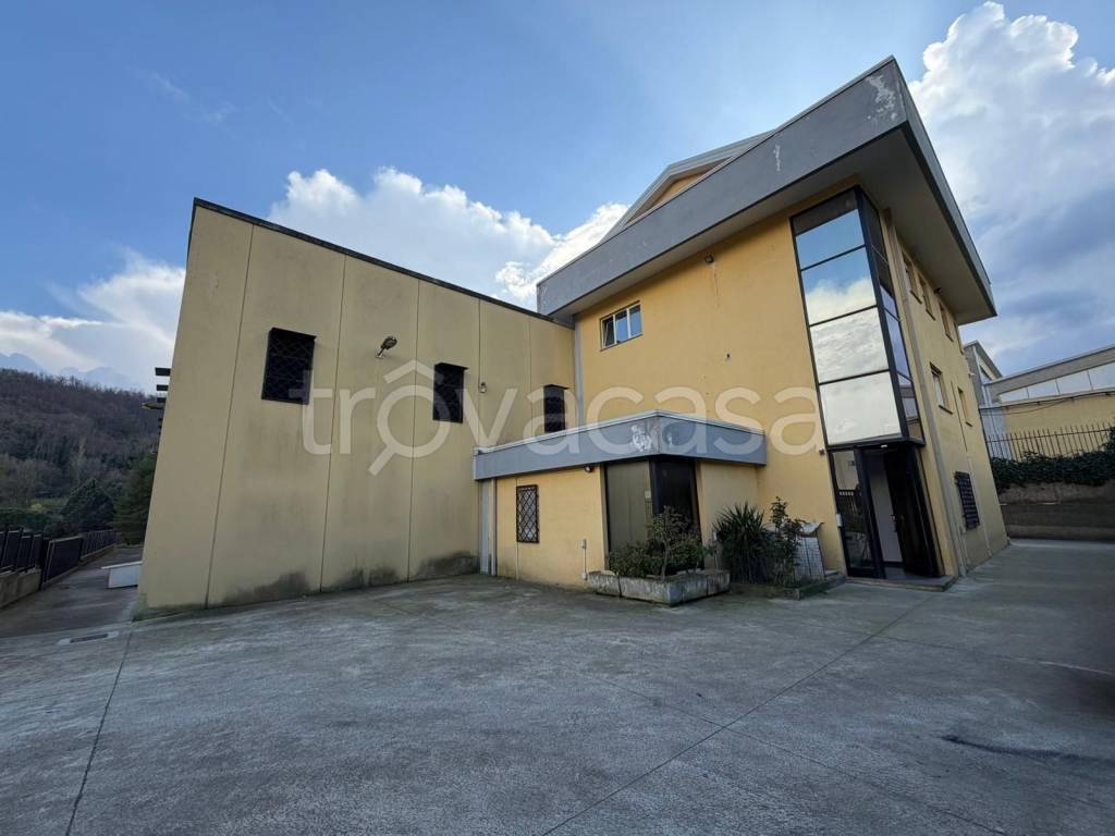 locale commerciale in vendita a Rende