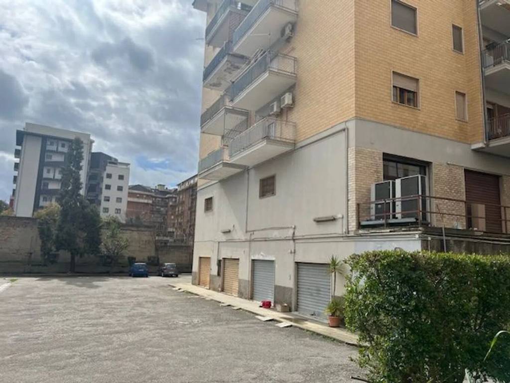 locale di sgombero in vendita a Rende in zona Quattromiglia