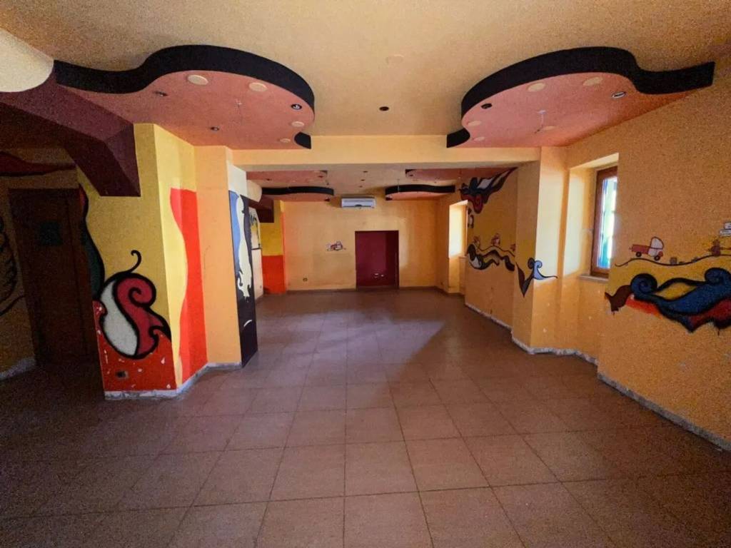 negozio in vendita a Rende in zona Quattromiglia