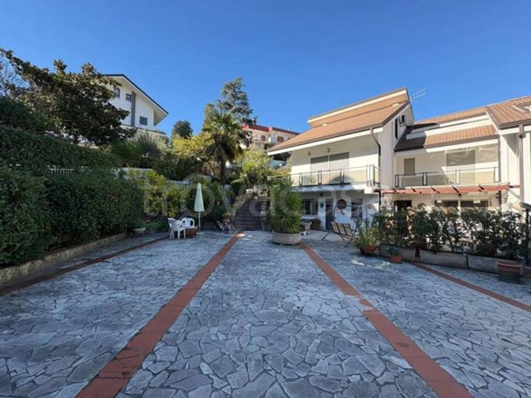 casa indipendente in vendita a Rende in zona Quattromiglia