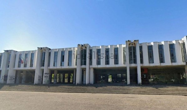 locale commerciale in vendita a Rende