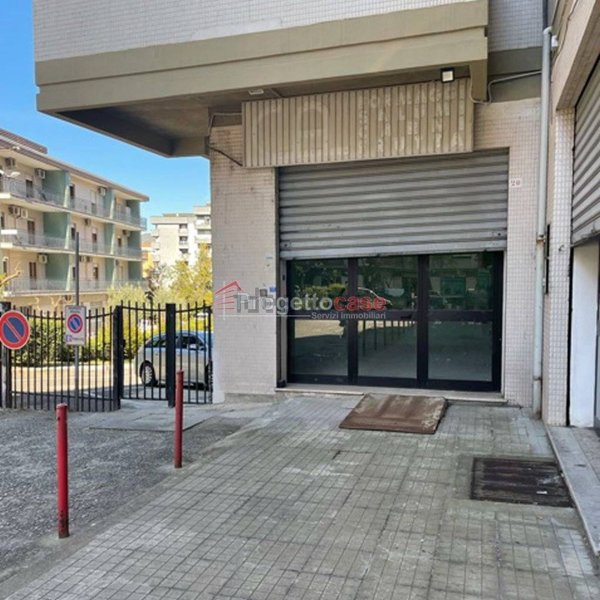 locale commerciale in vendita a Rende
