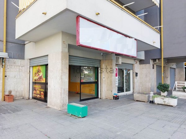 locale commerciale in vendita a Rende in zona Roges