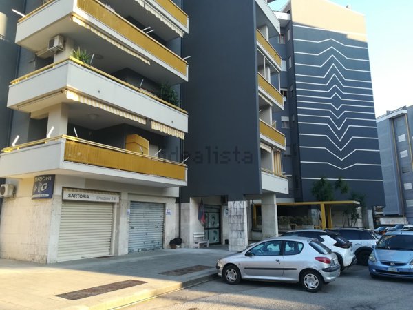 locale commerciale in vendita a Rende