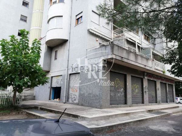 locale commerciale in vendita a Rende