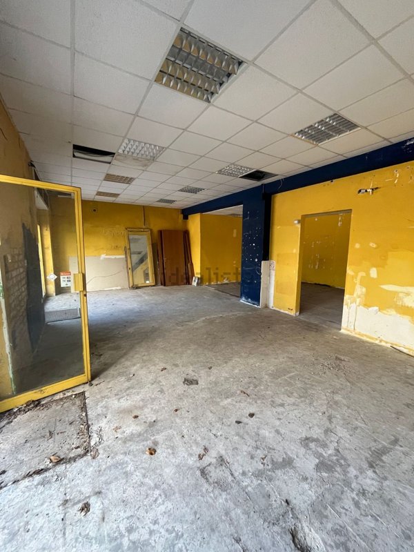 locale commerciale in vendita a Rende in zona Roges