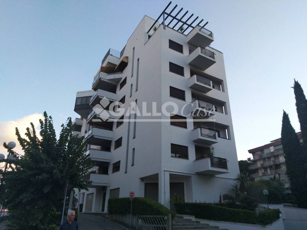 negozio in vendita a Rende in zona Roges