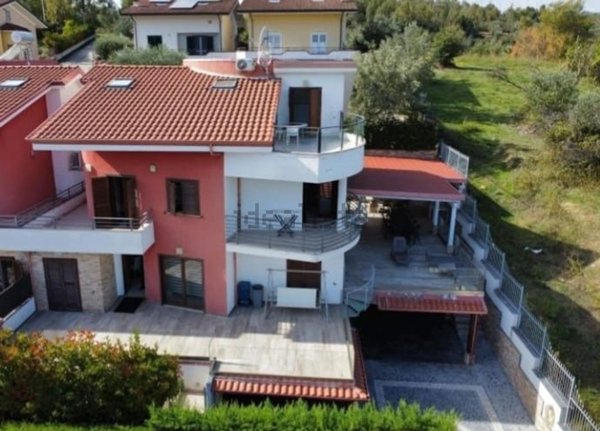 casa indipendente in vendita a Rende in zona Roges