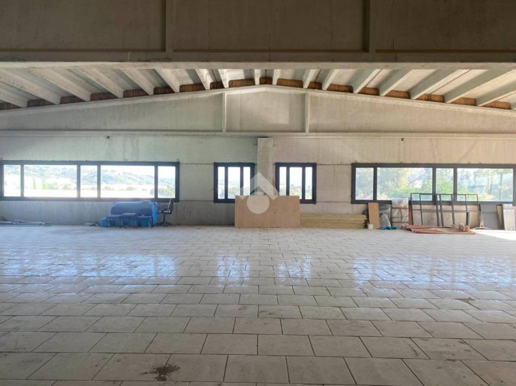 ufficio in vendita a Rende in zona Quattromiglia