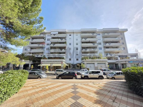 negozio in vendita a Rende in zona Quattromiglia