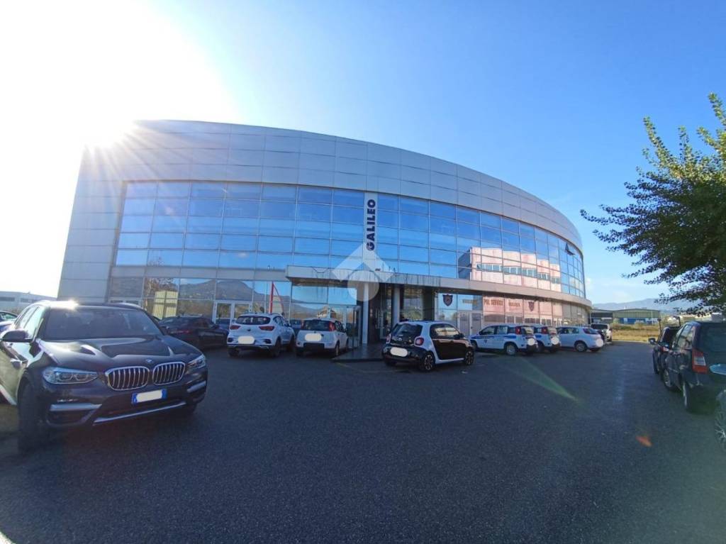 negozio in vendita a Rende in zona Quattromiglia