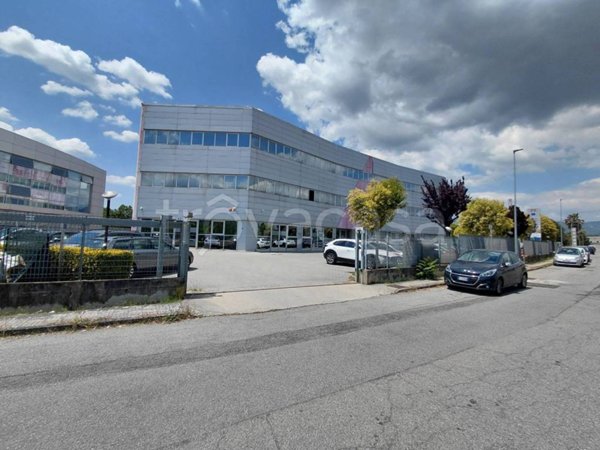 ufficio in vendita a Rende in zona Quattromiglia