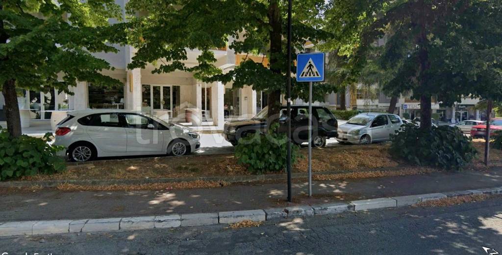 negozio in vendita a Rende in zona Roges