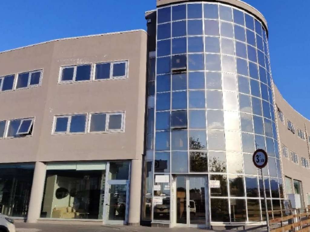 ufficio in vendita a Rende in zona Quattromiglia