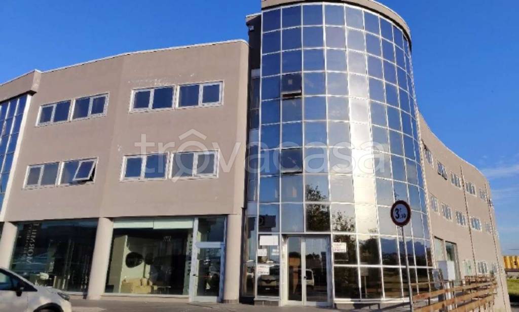 ufficio in vendita a Rende in zona Quattromiglia