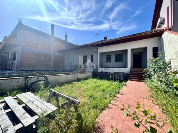 casa indipendente in vendita a Rende in zona Surdo