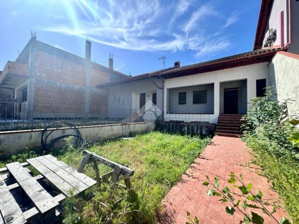 casa indipendente in vendita a Rende in zona Surdo