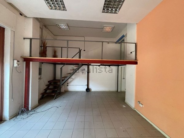 locale commerciale in vendita a Rende in zona Roges