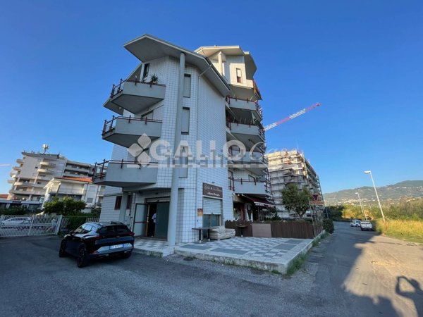 negozio in vendita a Rende in zona Quattromiglia