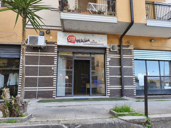 locale commerciale in vendita a Rende in zona Quattromiglia