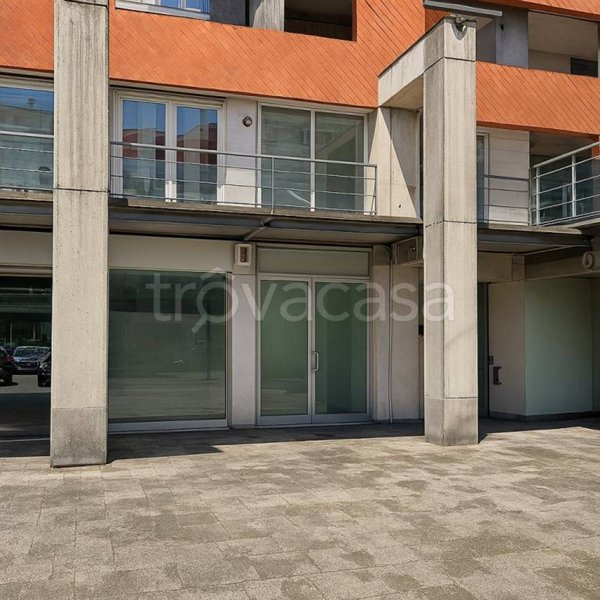 negozio in vendita a Rende in zona Quattromiglia
