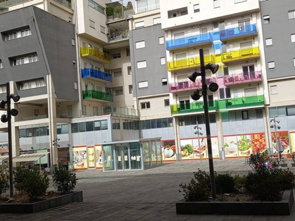 negozio in vendita a Rende in zona Quattromiglia
