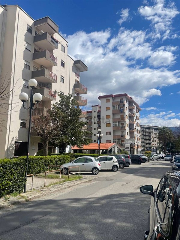 locale di sgombero in vendita a Rende in zona Roges